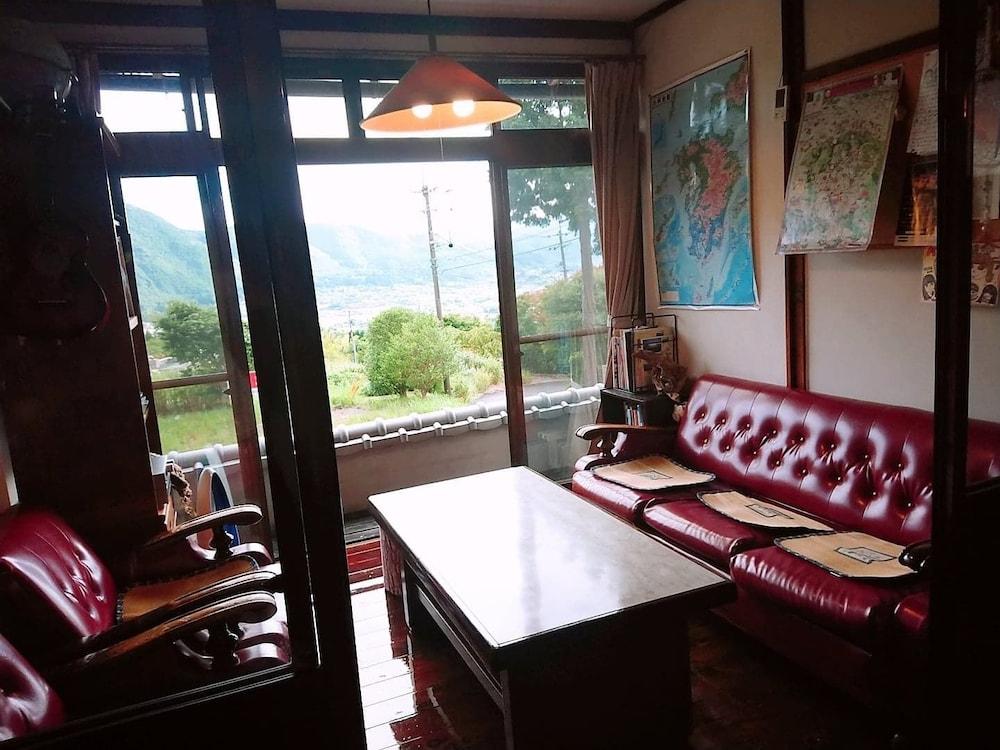 Yufuin Country Road Youth Hostel Exterior photo